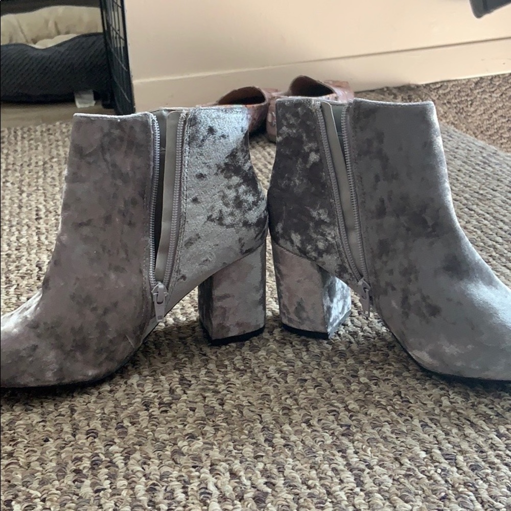 Booties with heel - Picture 2 of 6